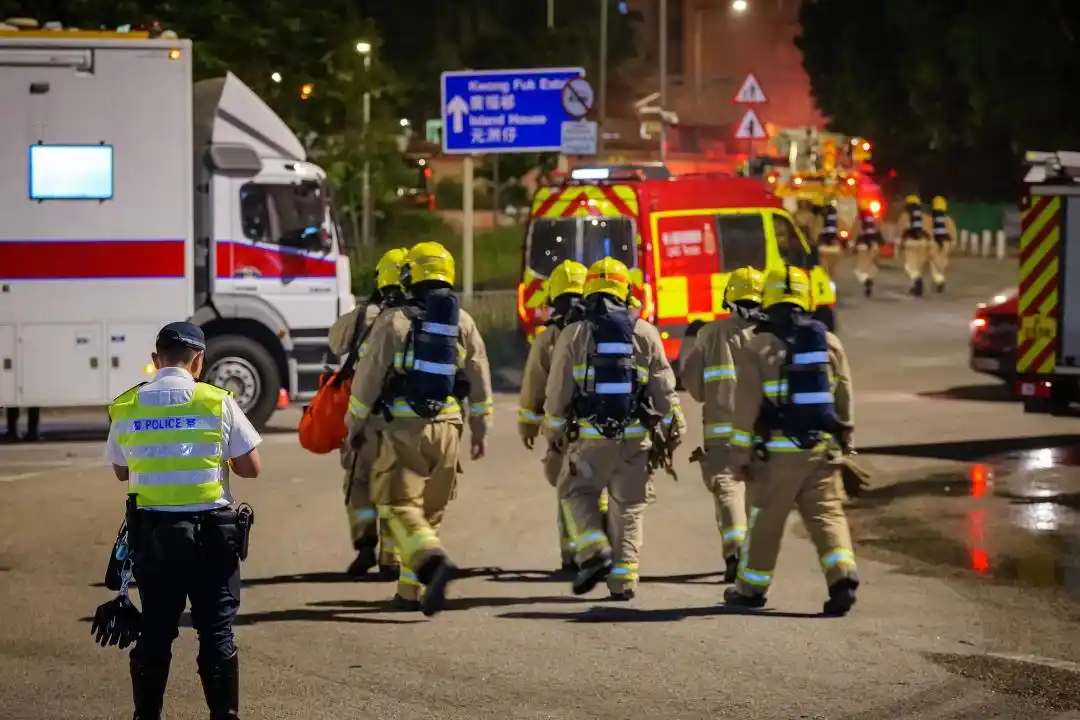 持续关注｜香港大埔火灾已致128人遇难83人受伤 仍有150人失联