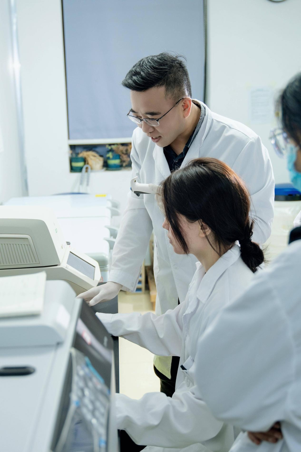 武科大团队构建新型“基因魔剪”有望治愈艾滋病  全球首创技术已进入临床研究阶段