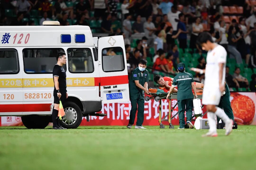 中甲突发:阿萨莫阿颈椎骨折,或致高位截瘫
