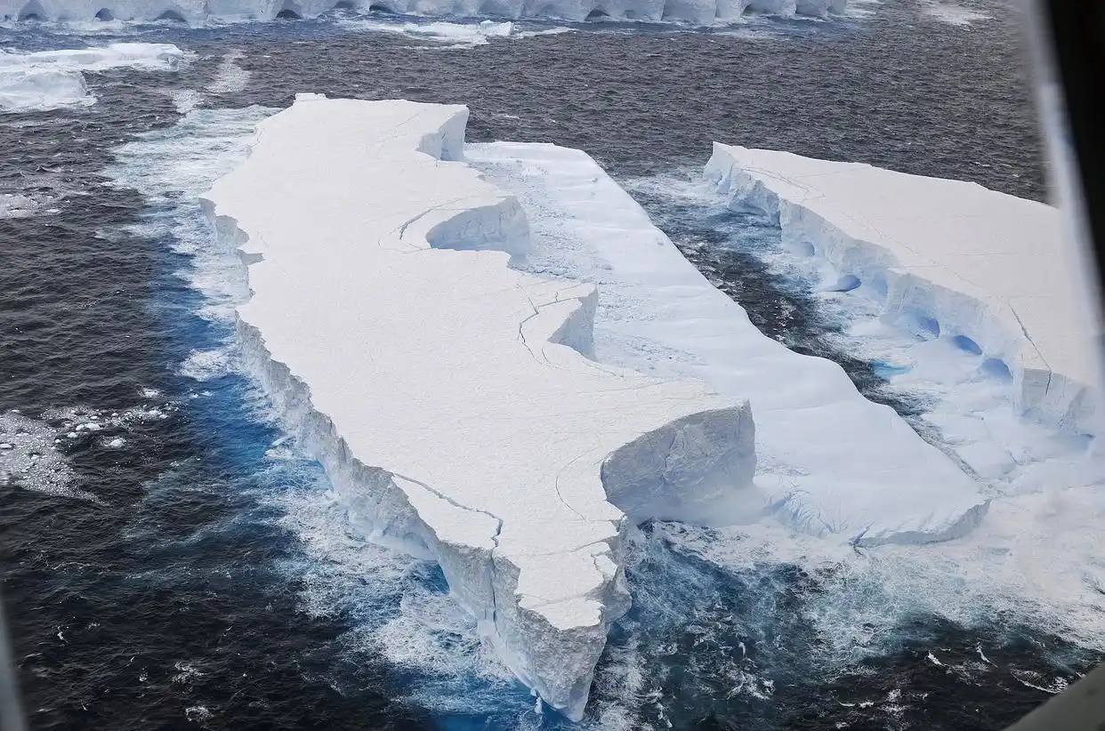 全球最大冰山正在加速解体,或撑不过11月底