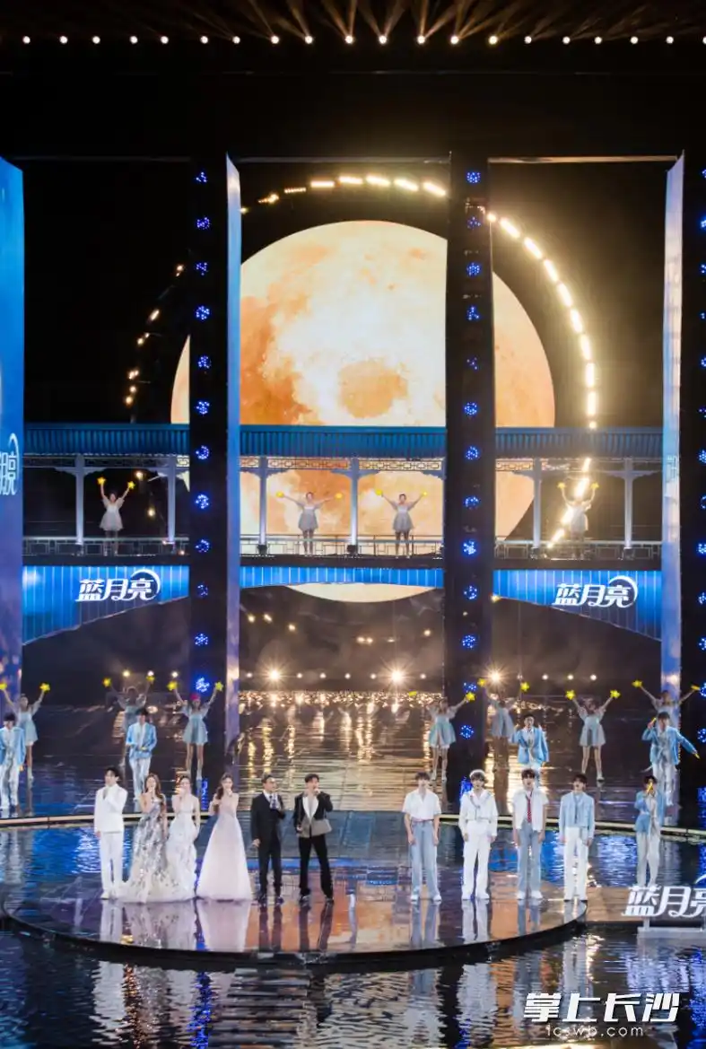 邀皓月作伴 湖南卫视中秋晚会今晚7:30全球首播