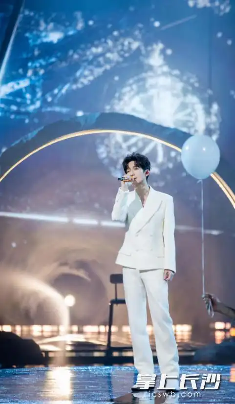 邀皓月作伴 湖南卫视中秋晚会今晚7:30全球首播