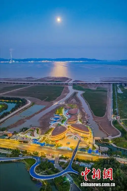 「中新画报」又是一年中秋圆月与地标们同框