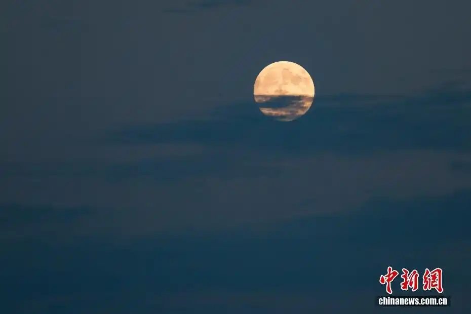 「中新画报」又是一年中秋圆月与地标们同框