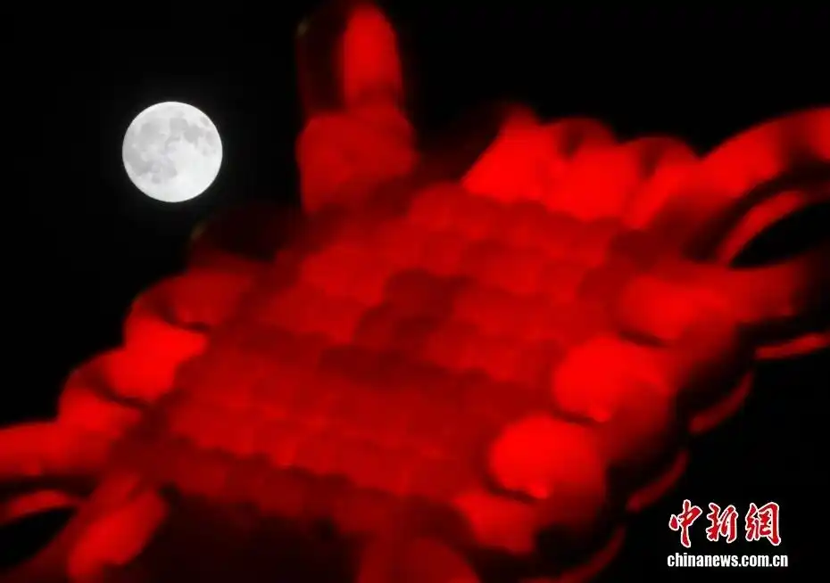 「中新画报」又是一年中秋圆月与地标们同框