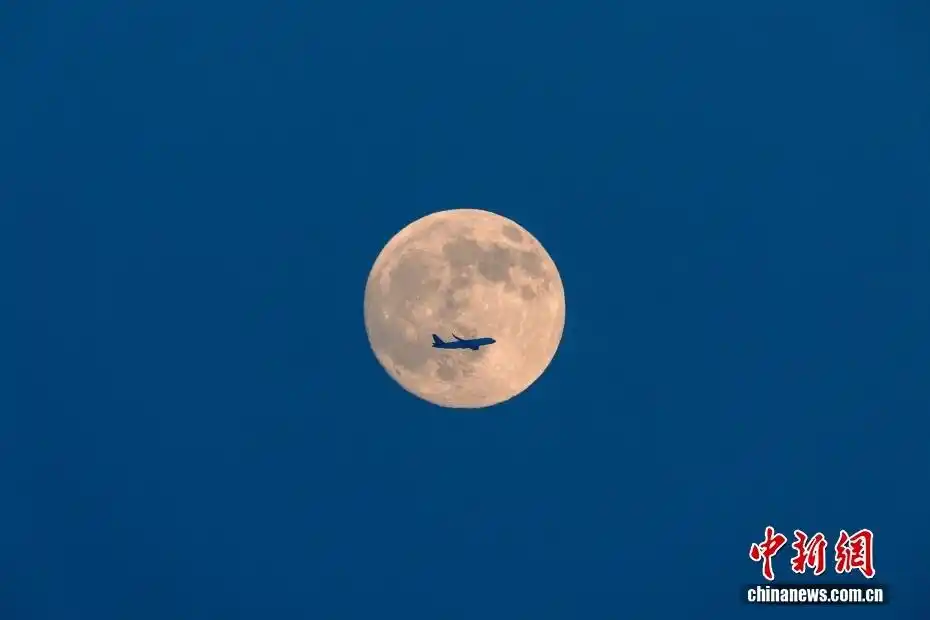 「中新画报」又是一年中秋圆月与地标们同框