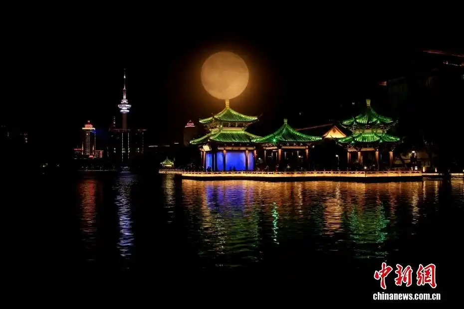 「中新画报」又是一年中秋圆月与地标们同框
