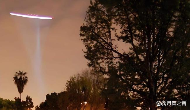 银川中秋现不明飞行物 满月旁画双S 全网热议未解之谜
