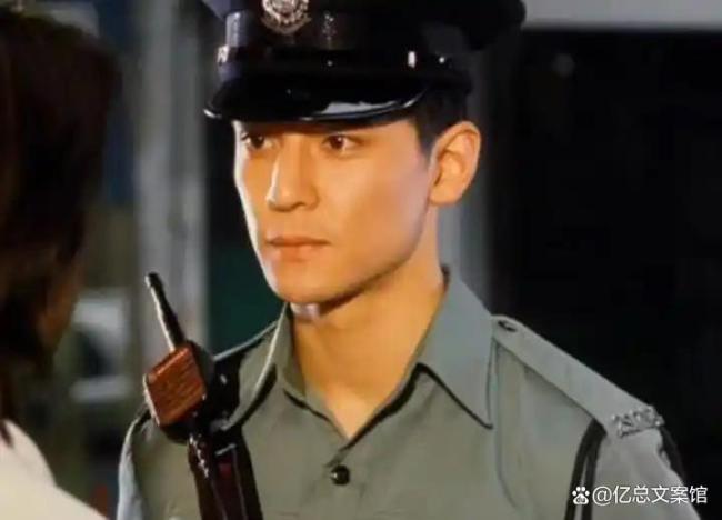 郑恺空降吴彦祖直播间啦 英语教学与豪礼齐飞