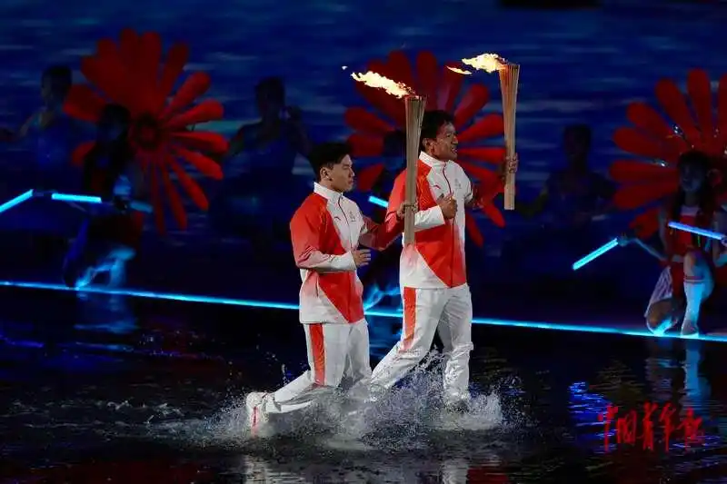 高燃瞬间回顾第十五届全运会开幕式