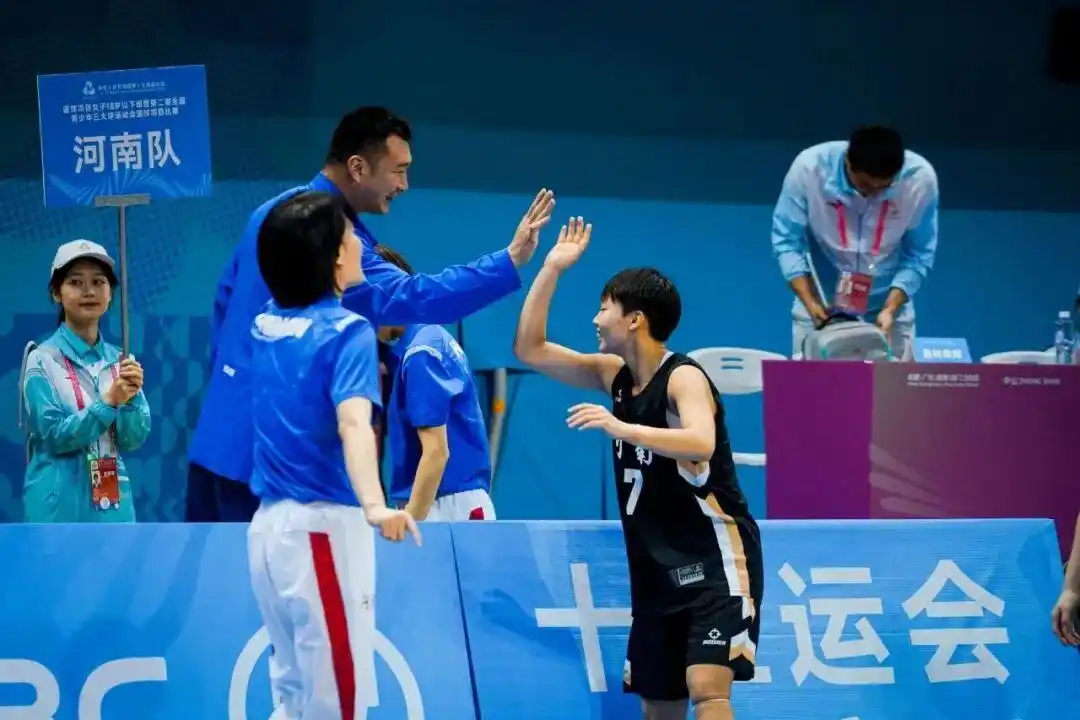 济源一中女篮代表河南省参加全运会闯进八强