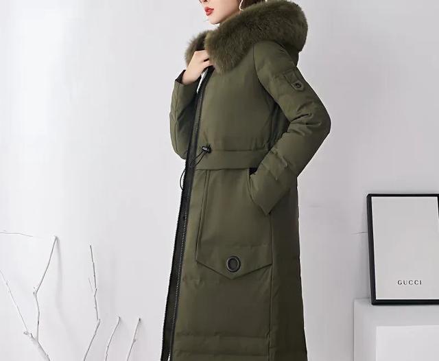 干洗店店主建议羽绒服别买这些颜色 军绿酒红显老踩雷