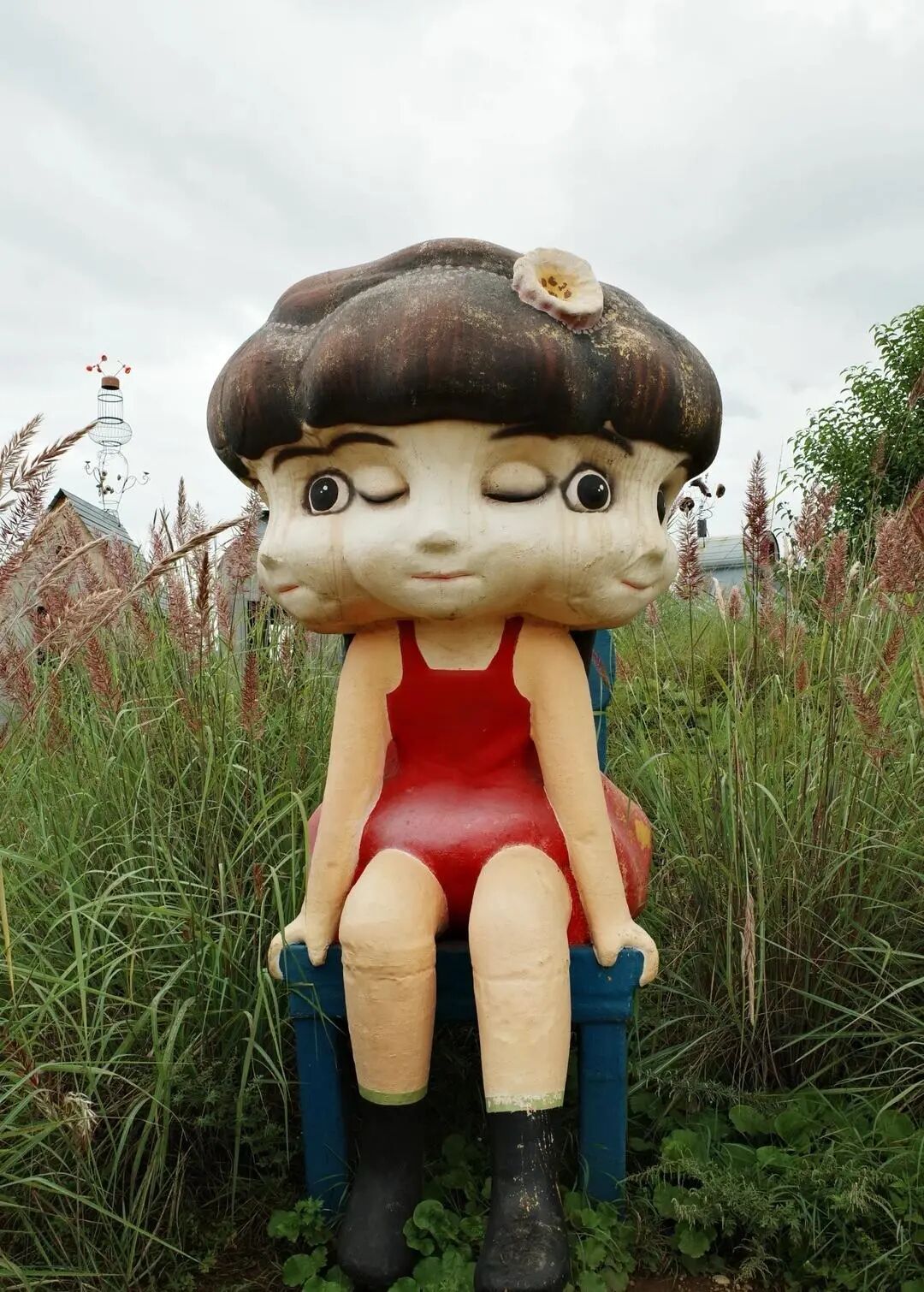 “人体蜈蚣、三面女孩”等雕塑被指恐怖,云南荒野之国公园致歉:拆除部分争议作品