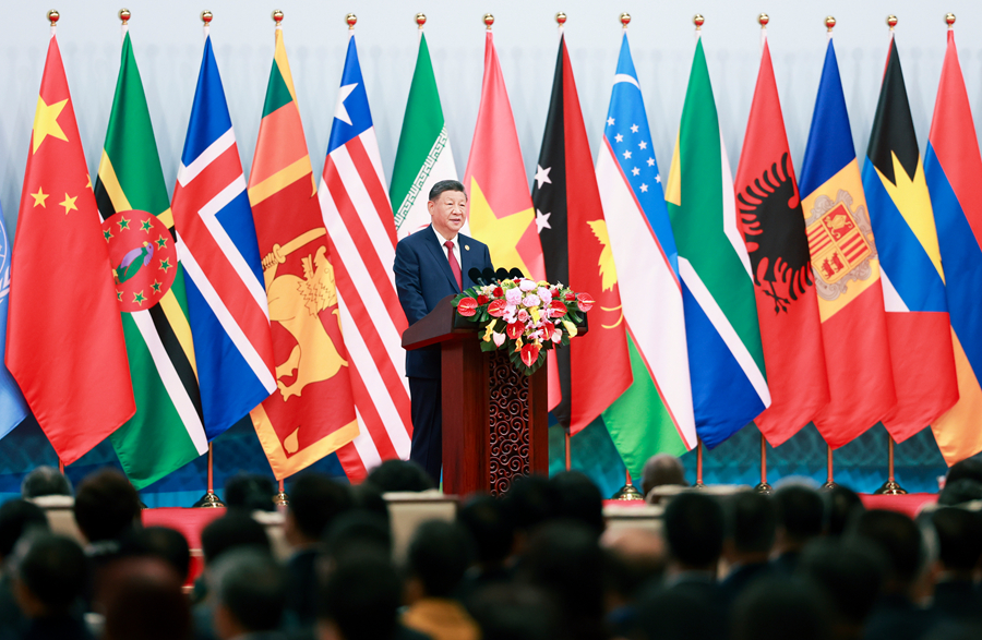 习近平出席全球妇女峰会开幕式并发表主旨讲话