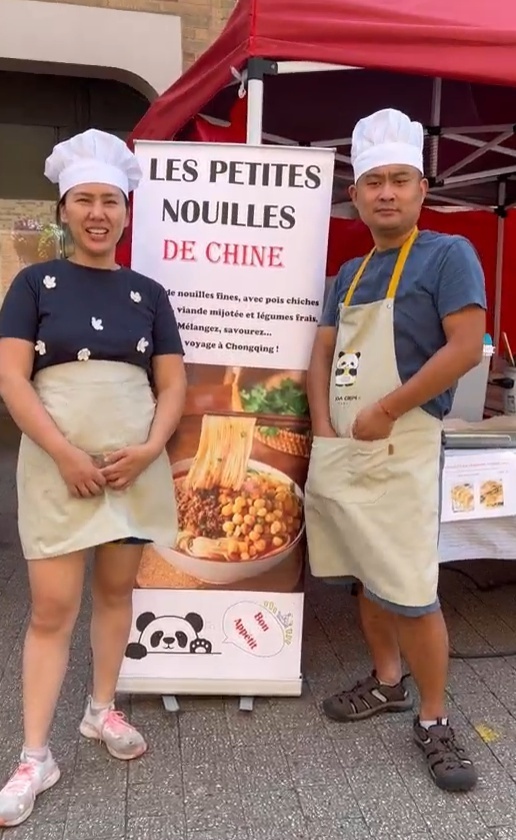 博士后丈夫失业，二孩妈妈比利时卖豌杂面：一周摆摊2天，月入6.6万人民币