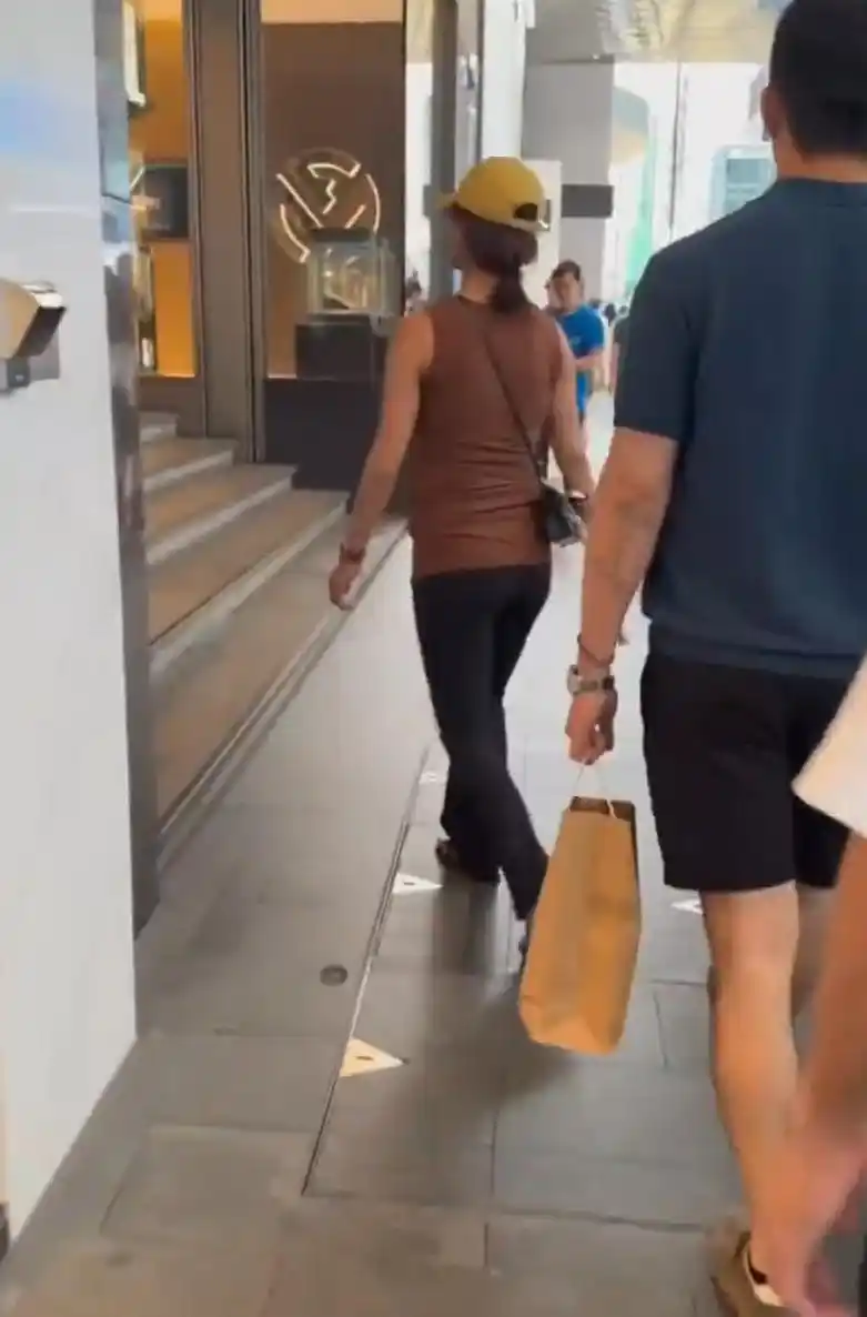 33岁杨采钰晒孕期健身视频官宣当妈,此前公开老公正面照男方示爱,被曝已出月子期