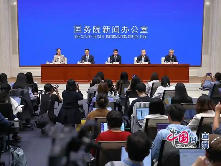 截至今年6月末，中国银行业总资产近470万亿元，位居世界第一