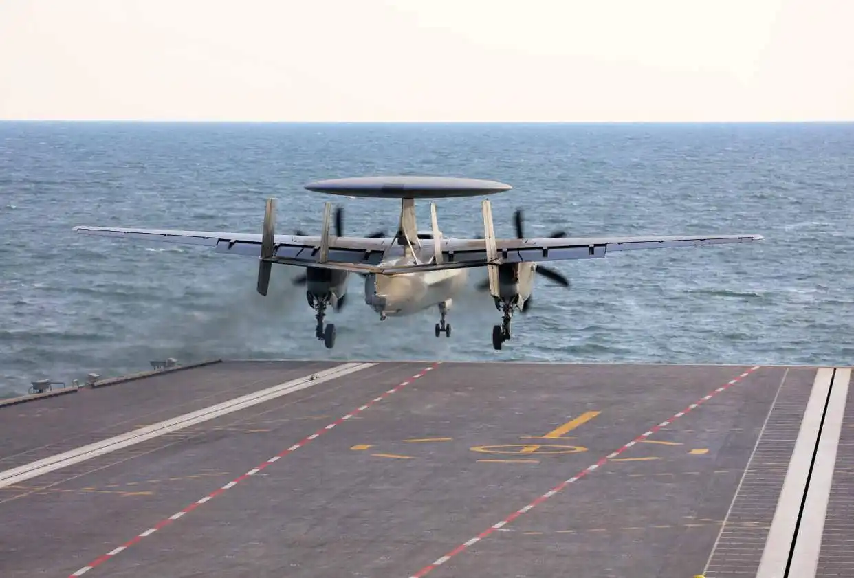 “三航母时代”又进一步！福建舰三型机弹射成功