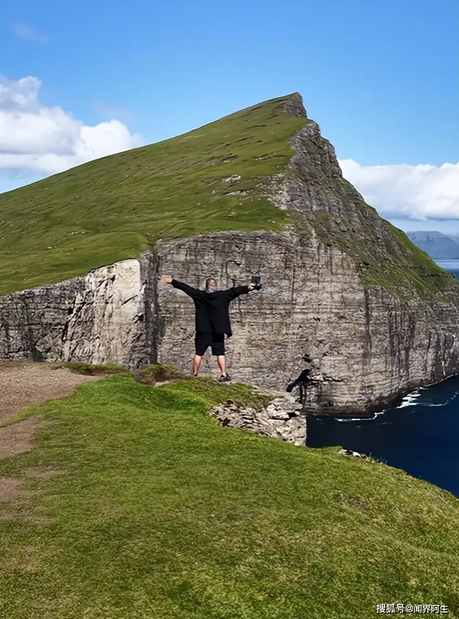 “蓝战非”千万网红自曝收入,广告150万报价,曾言9位数身价太低