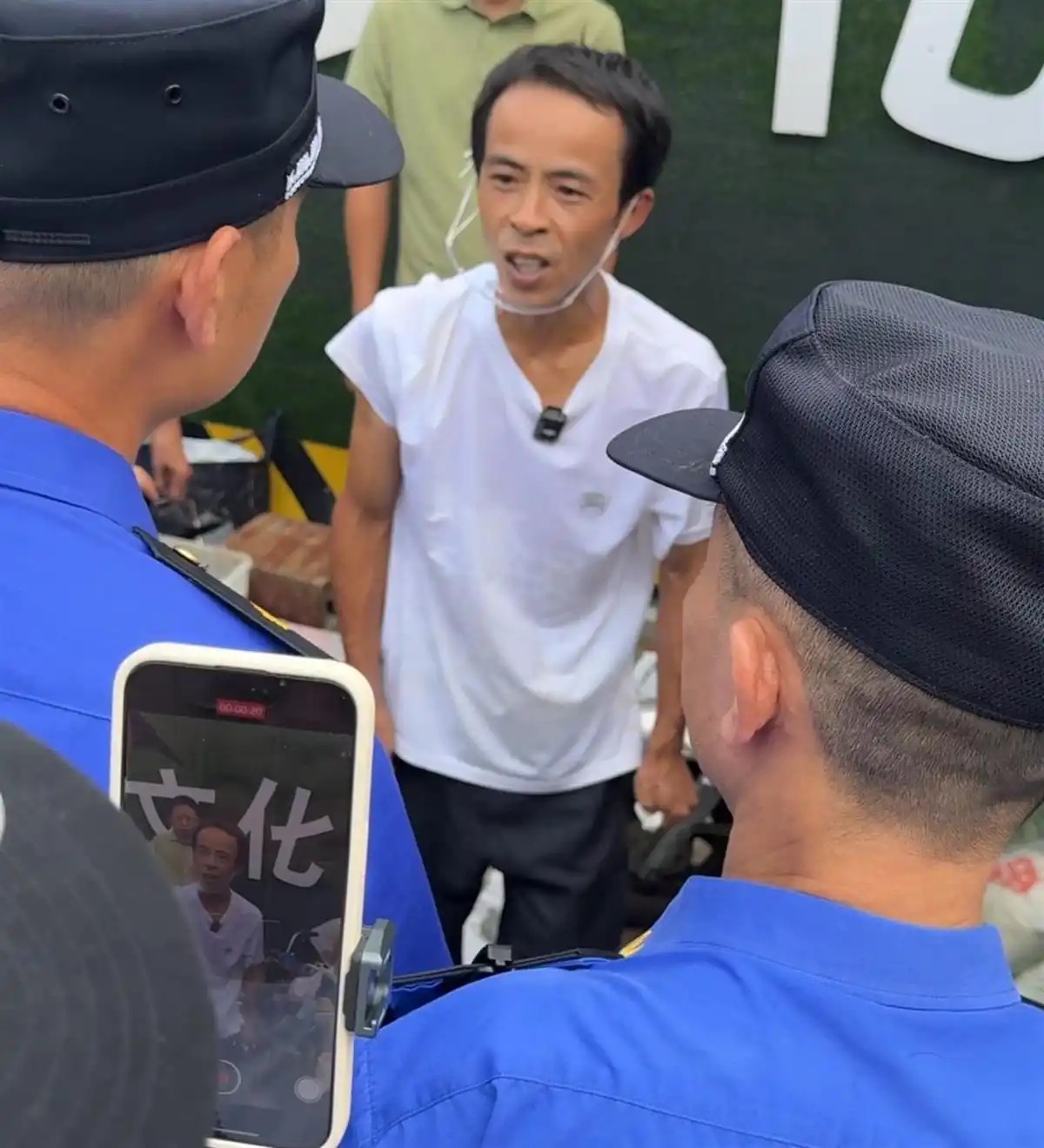 景德镇鸡排主理人爆火出圈,小摊前排起长队,本人回应“都是大家给面子”