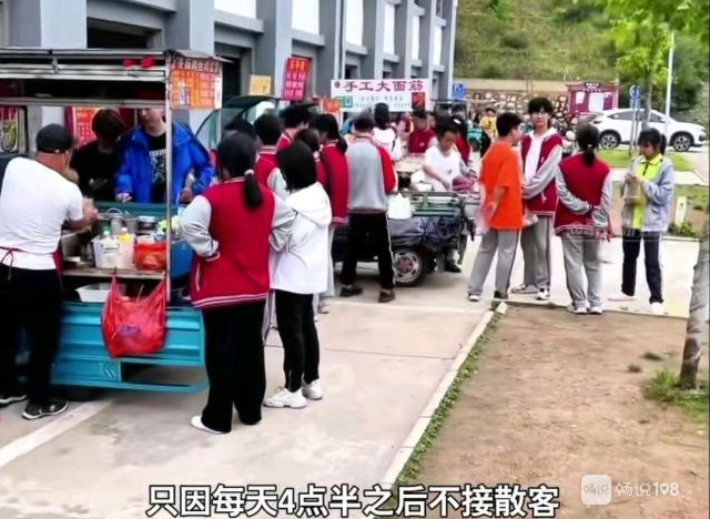 又上热搜！景德镇“鸡排哥”爆火了！好多人去现场排队打卡