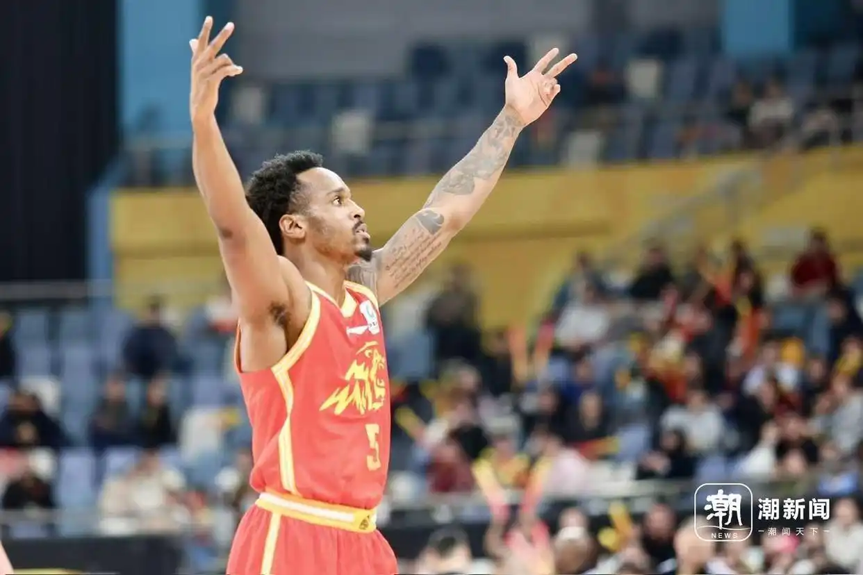 生日夜狂砍41分，“大爹”布朗助浙江广厦男篮主场战胜上海