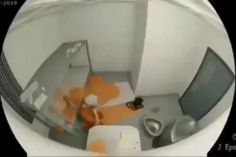 “爱泼斯坦狱中自杀”曝光？美方火速删视频