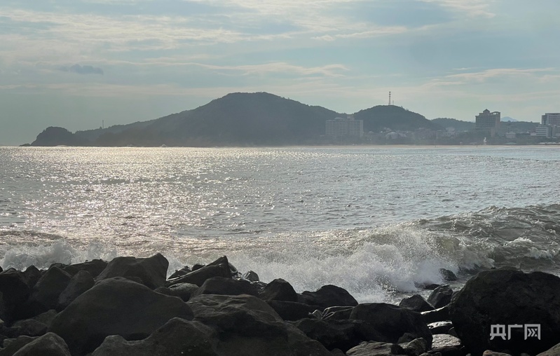 广东阳江台风红色预警及海浪红色警报生效