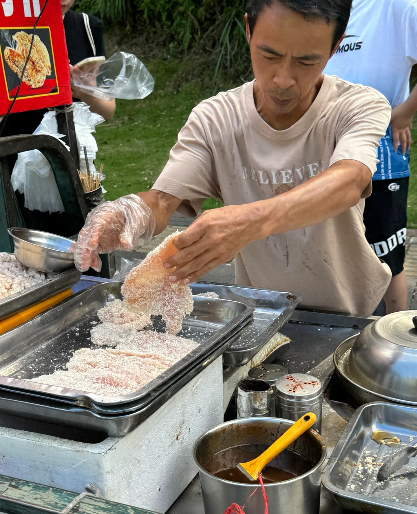 景德镇鸡排哥：反标准化与强互动构筑的网红密码