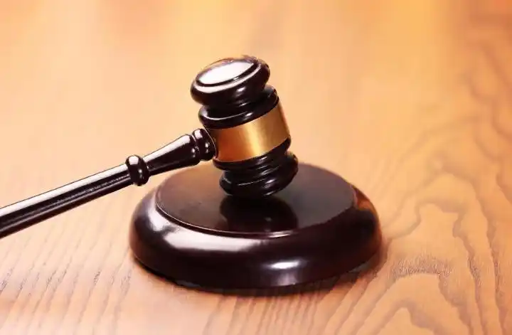 男子偷拍女生裸照，以发布裸照相威胁与其发生关系 因强奸罪一审获刑3年