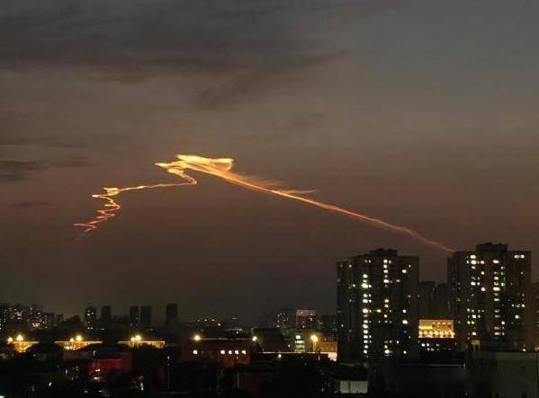 河北、山西天空现神秘光带 专家发声！