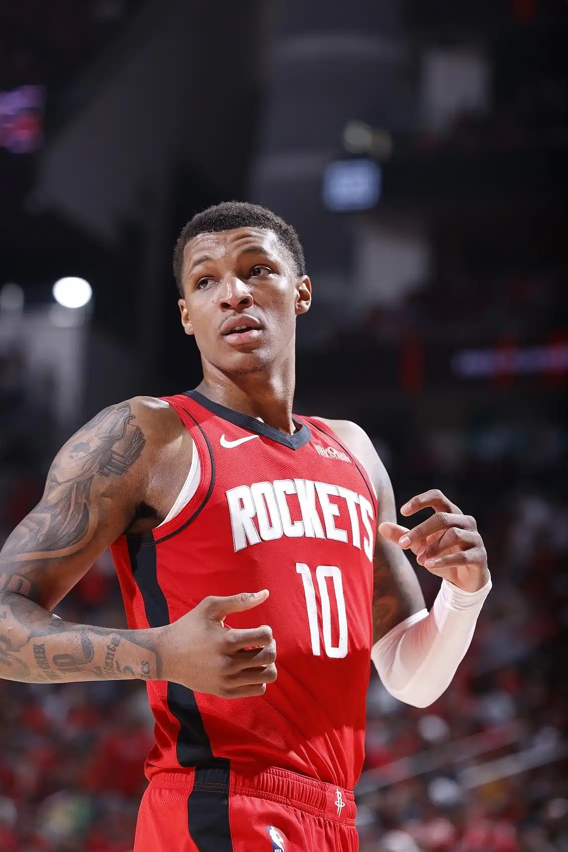 两连胜!杜兰特31分,巴恩斯英格拉姆各砍60分,火箭击败猛龙