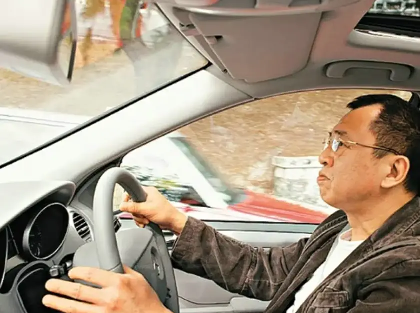 热搜爆了!刚刚,香港知名男演员去世!众多明星送行